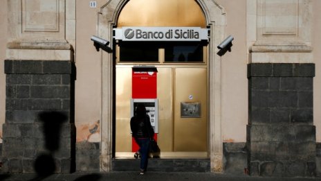 Италианските банки постепенно разпродават лошите си заеми