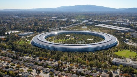 Apple забавя плановете за връщане на служителите в офисите