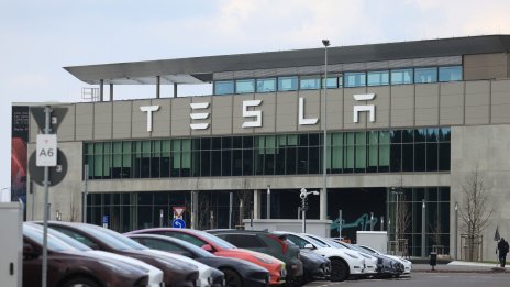 Tesla може да си върне водещото място на световния пазар на електромобили от BYD