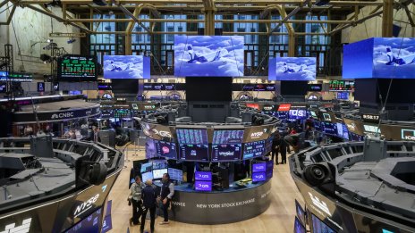 В забележителен обрат основните щатски индекси затвориха със значителен спад