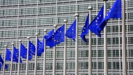 ЕК удължава с 6 месеца наблюдението на Гърция след спасителните програми