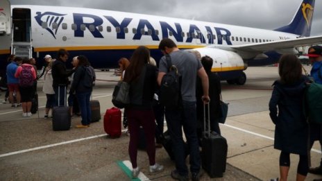 Акциите на Ryanair се сринаха до 4-годишно дъно заради разочароващи прогнози