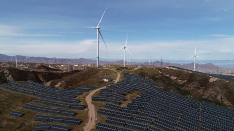 Инвестициите за слънчева енергия се свиват през 2018 г.