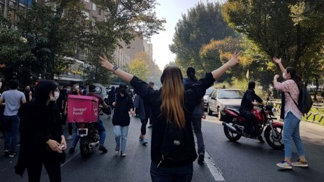 Защо протестите в Иран могат да свалят режима