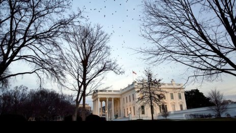 Демократи и републиканци още са далеч от сделка за тавана на дълга на САЩ