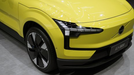 Висш мениджър напуска Volvo след понижаване на перспективите за електрификация