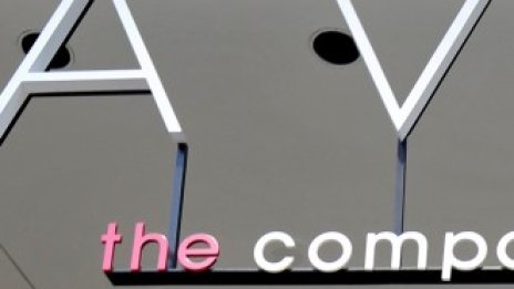 Бразилската козметична компания Natura купува Avon в сделка за 2 млрд. долара