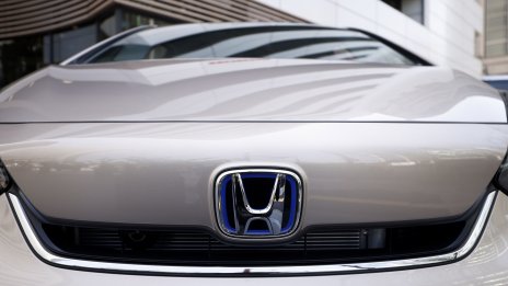 Продажбите на мотоциклети на Honda компенсират спада при автомобилите