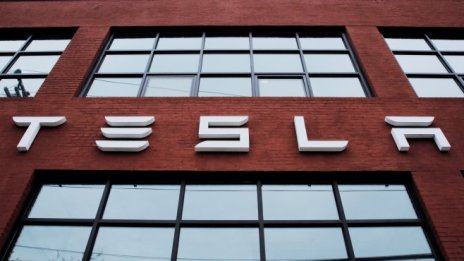 Tesla и автомобилните синдикати влизат във война