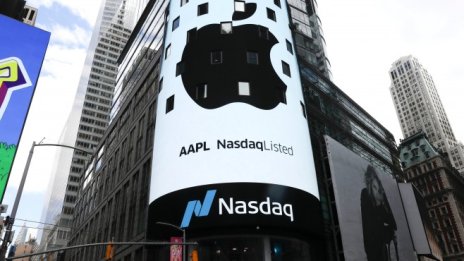 "Ябълка" за трилиони