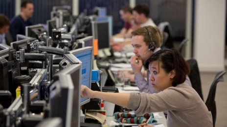 Доларът е разколебан преди гласуването на реформите в САЩ