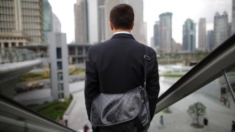 Преместването на пари от банките към алтернативни възможности се ускорява