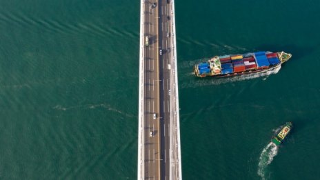 Корабоплаването облекчава пренасищането с горива, но си създава нови проблеми