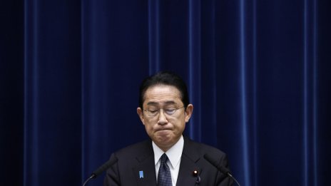 Японският премиер осъди ядрените заплахи на Русия, отбелязвайки годишнината от Хирошима
