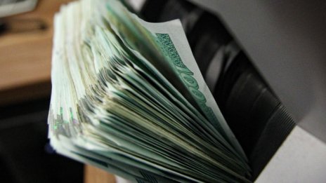 МФ: Инфлацията и войната ще забавят ръста на доходите в България