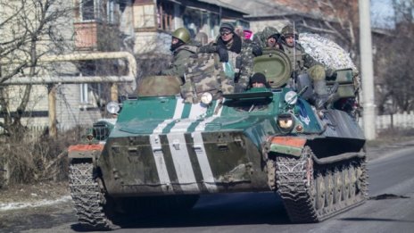 Украйна се надпреварва с времето при доставките на тежки оръжия