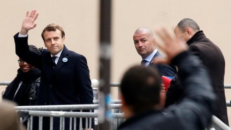 Изборът е ясен, но кой печели от победата на Макрон?