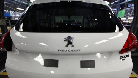 Какво ще донесе победата на Макрон за Renault и Peugeot?