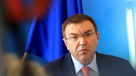 Здравният министър разреши спортните състезания на закрито с публика