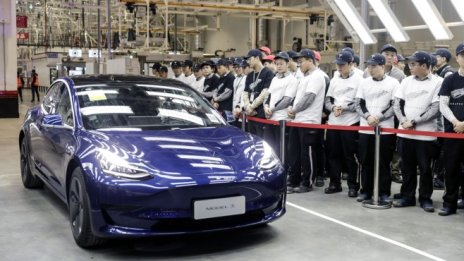 Цената на китайския Model 3 на Tesla пада заради по-евтините батерии