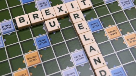 Великобритания отлага задействането на Brexit за следващата година