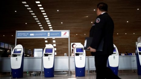 Хиляди пътници ще бъдат засегнати от стачка на френските авиодиспечери