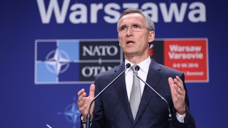 Йенс Столтенберг: Парадоксално, но доставката на оръжия ще доведе до мир в Украйна