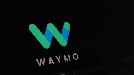 Waymo съкращава 8% от служителите си след второ закриване на работни места тази година