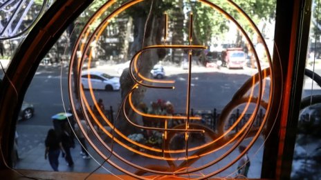 Сигналите от Фед изпратиха цената на биткойна над 23 хил. долара