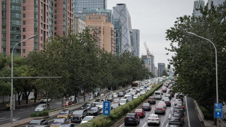 Продажбите на нови коли в Китай се свиват заради слабия интерес сред младите потребители