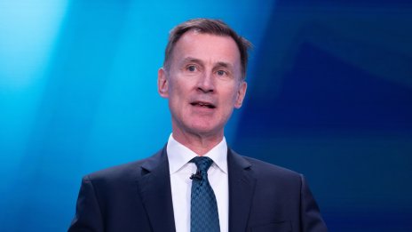 Великобритания ще въведе въглероден данък върху вноса до 2027 г.