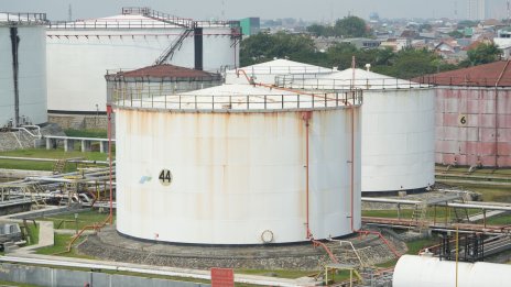 Цената на петрола се повишава заради по-ниските запаси в САЩ