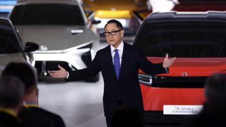 Toyota сменя електромобилната си стратегия, за да се конкурира по-успешно с Tesla