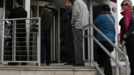 Кипър изпълнява по план спасителната си програма