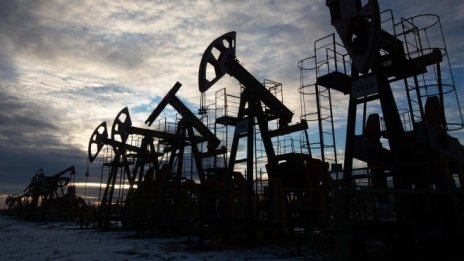 Увеличеният добив и конкуренцията от Ирак дърпат надолу цената на руския петрол