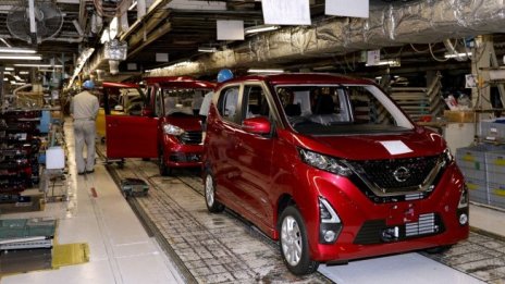 Автомобилният сектор променя стратегията си за запасите заради дефицита на чипове