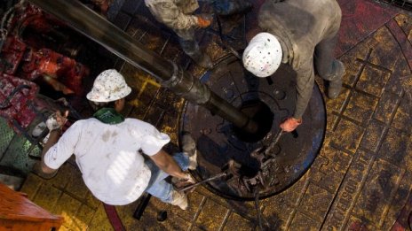 Цената на петрола остава стабилна след данните за резервите в САЩ*