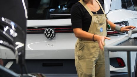 Фабричните поръчки в Германия са намалели по-малко от очакваното