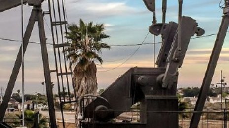 Ангажиментът на Саудитска Арабия за още съкращения оскъпява петрола*