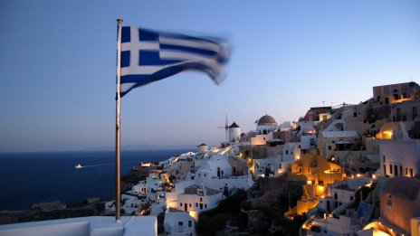 Десетилетие след болезнената криза икономиката на Гърция върви напред