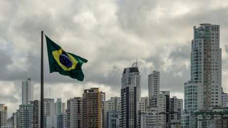 Бразилия се възползва от интереса на инвеститорите и атакува дълговите пазари