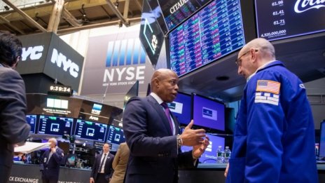 Dow Jones се насочва към пета поредна седмица на понижения*