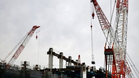 Самоубийство от преумора хвърля сянка върху Олимпийския стадион в Токио