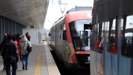 145 км/час трябва да е средната скорост на влаковете в участъка между София и Бургас