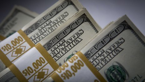 Краят на царуването на долара е добра новина за почти всички