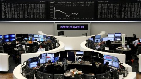 Предпазливостта на инвеститорите препъна европейските борси 