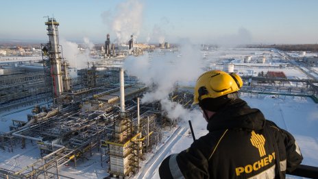 В Германия обсъждат превантивни удари по руски производители на дронове, Новоросийск гори*