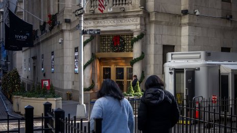 Девет (не)вероятни изненади за пазарите през 2025 г.