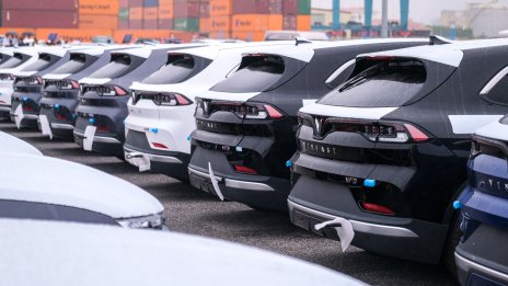 Електромобилите на VinFast намират приложение във Виетнам чрез конкурент на Grab