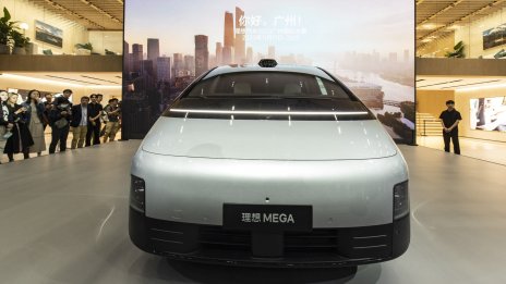 Акциите на китайските електромобилни марки започват годината с разпродажби